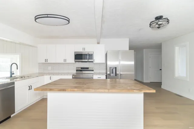 $270,000 | 1127 Hickory Lane, New Castle, IN 47362