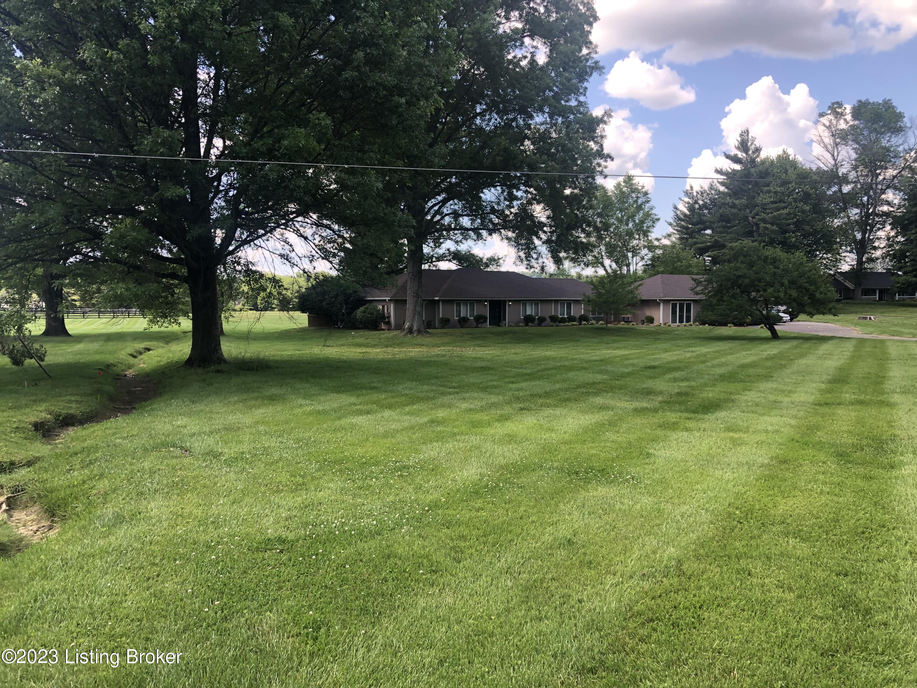 2112 North Rose Island Road Prospect, KY 40059 - Photo 3 of 38 Front Yard