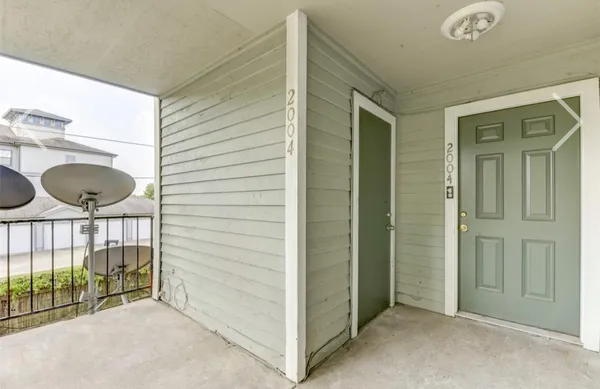 $1,300 | 7200 West T C Jester Boulevard, Unit 2004, Houston, TX 77088