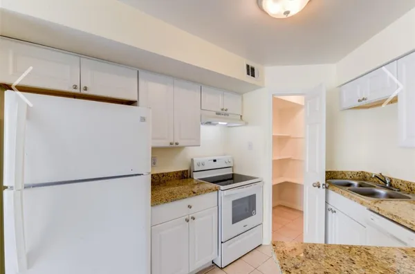 $1,300 | 7200 West T C Jester Boulevard, Unit 2004, Houston, TX 77088