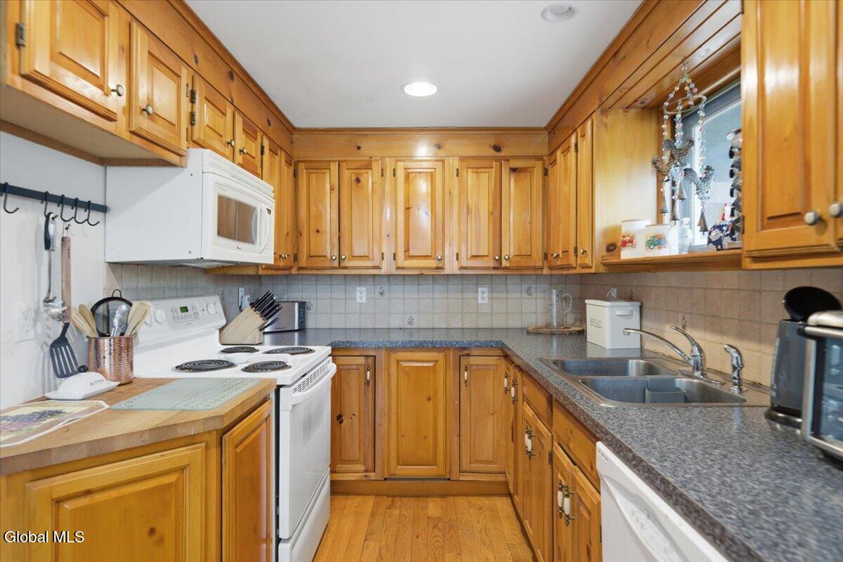 34 Park Road Johnsburg, NY 12843 - Photo 19 of 38 22-006_DSC04018