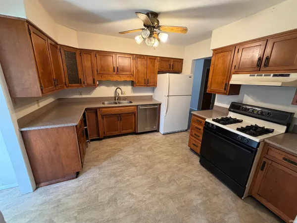 7425 Knightswood Drive, Fort Wayne, IN 46819