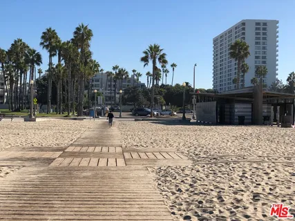 $2,500,000 | 2411 4th Street, Unit 2, Santa Monica, CA 90405