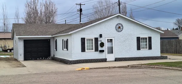 $62,000 | 306 11th Street, Walhalla, ND 58282