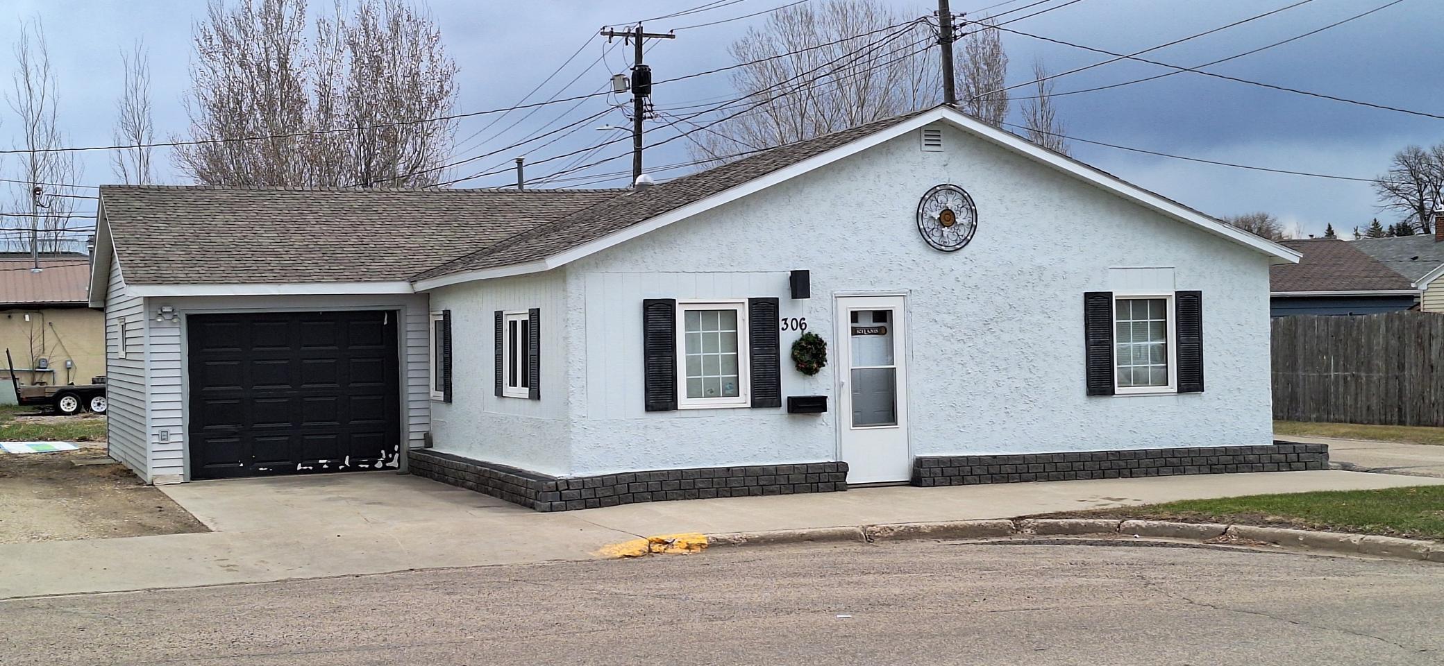 306 11th Street Walhalla, ND 58282 - Photo 1 of 13