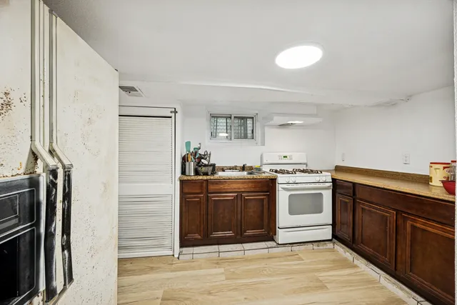 $370,000 | 5533 West 63rd Place, Chicago, IL 60638