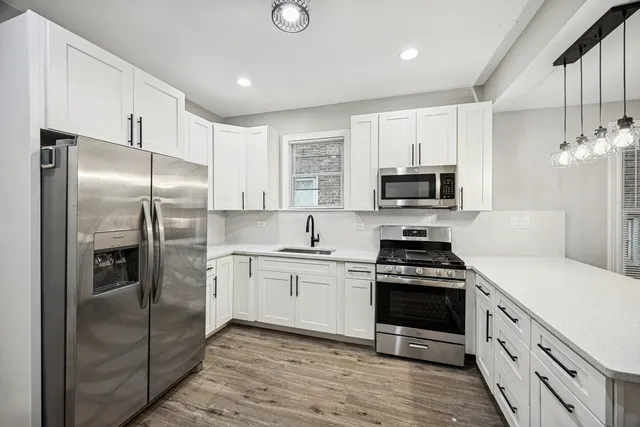 $370,000 | 5533 West 63rd Place, Chicago, IL 60638