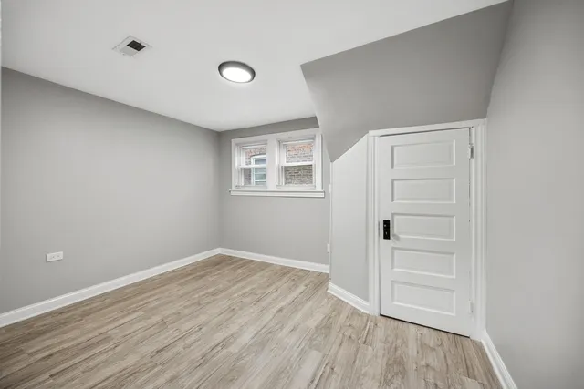 $370,000 | 5533 West 63rd Place, Chicago, IL 60638