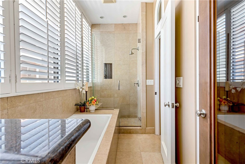 67 Surfside Avenue Surfside, CA 92649 - Photo 39 of 61 Ensuite for Guest Room w/tub, shower and sauna