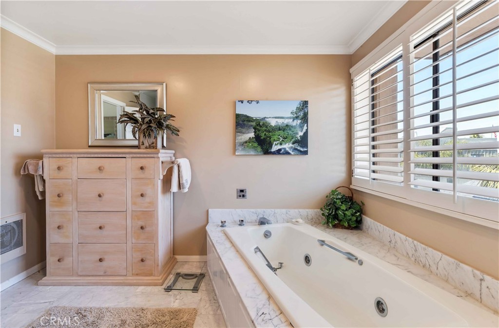 67 Surfside Avenue Surfside, CA 92649 - Photo 49 of 61 Primary Ensuite