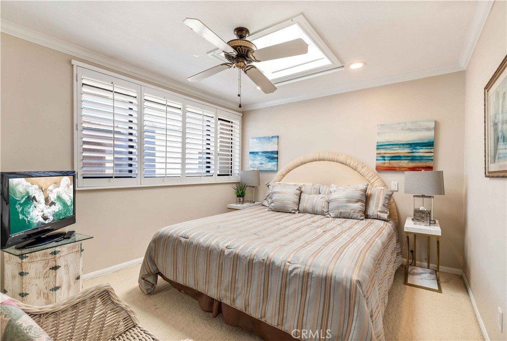 67 Surfside Avenue Surfside, CA 92649 - Photo 52 of 61 Guest Room