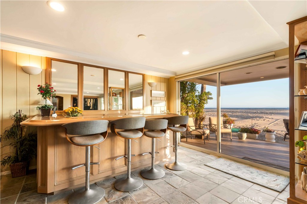 67 Surfside Avenue Surfside, CA 92649 - Photo 6 of 61 Oceanfront Bar