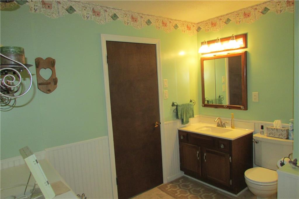 3110 Mercer Road New Castle, PA 16105 - Photo 13 of 25 Large master bath with newer fixtures.