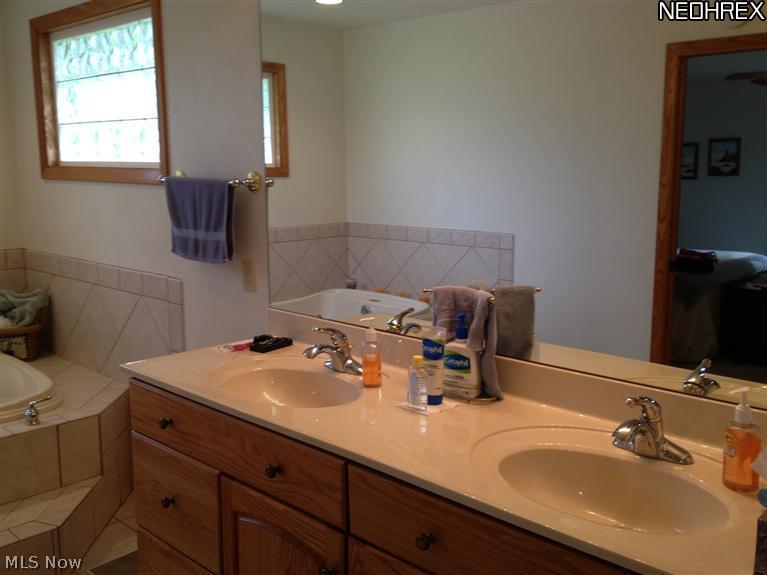 701 Warner Road Southeast Brookfield, OH 44403 - Photo 16 of 24 Gallery Image 16