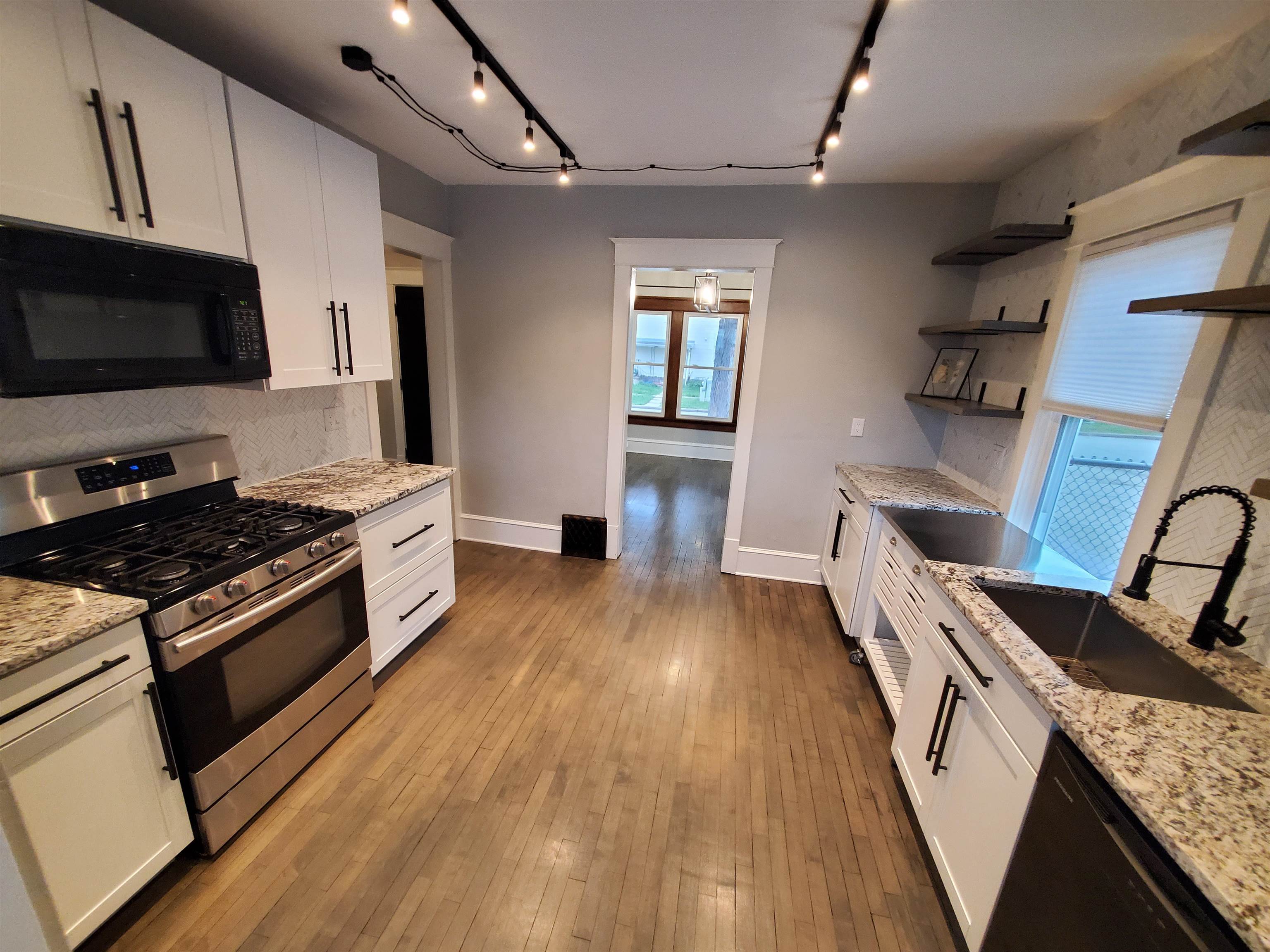 719 South Memorial Drive Appleton, WI 54914 - Photo 9 of 27