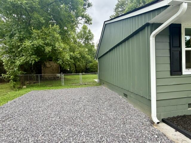 1001 Chestnut Street LaFayette, GA 30728 - Photo 15 of 16 Parking with Double Gate
