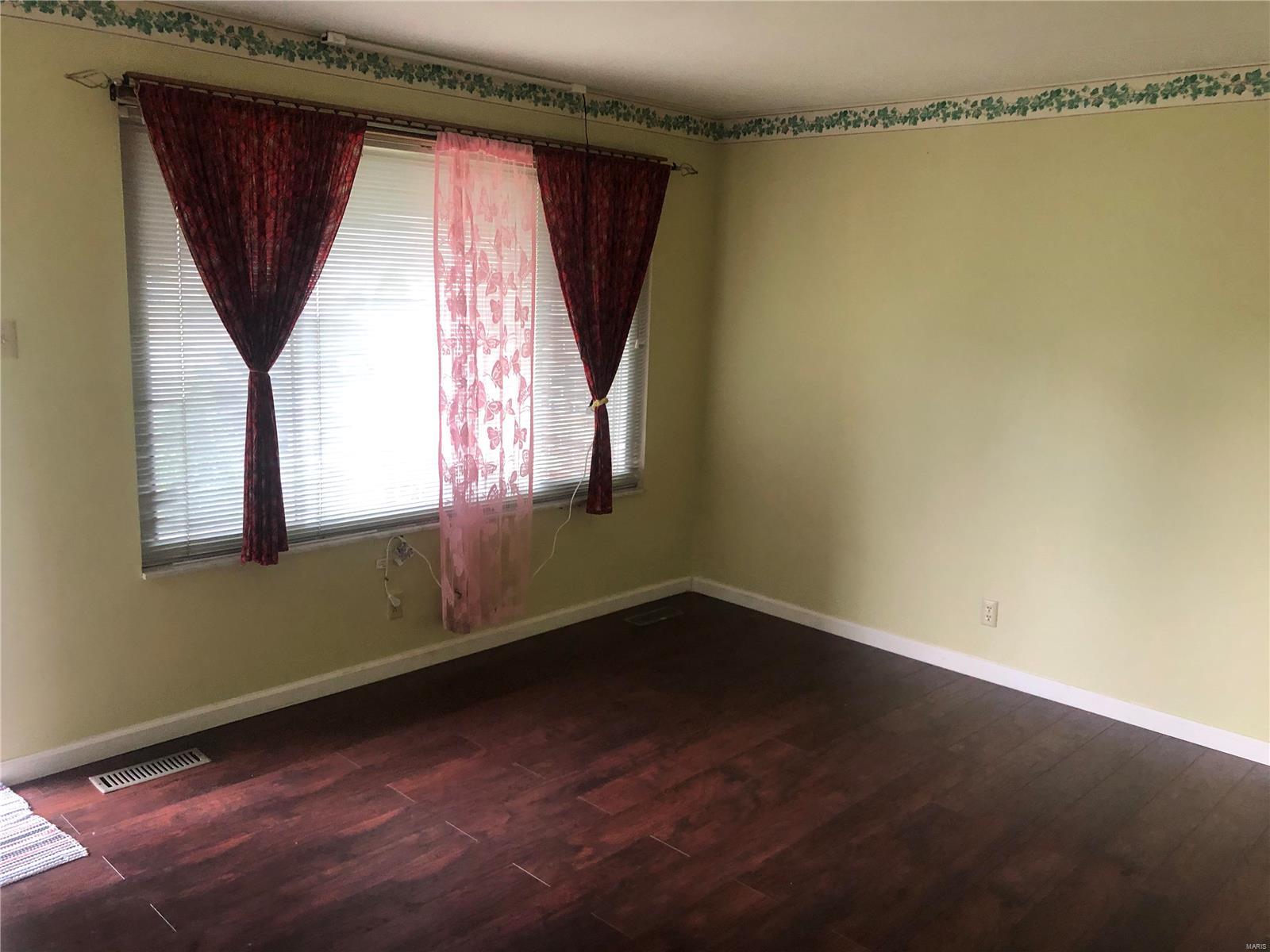 4626 Weber Road St. Louis, MO 63123 - Photo 5 of 25 Gallery Image 5