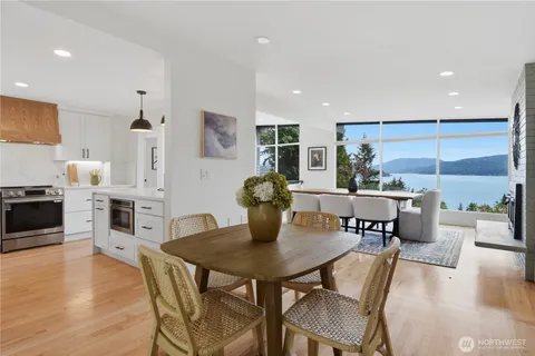 $2,775,000 | 639 West Lake Sammamish Parkway Northeast, Bellevue, WA 98008