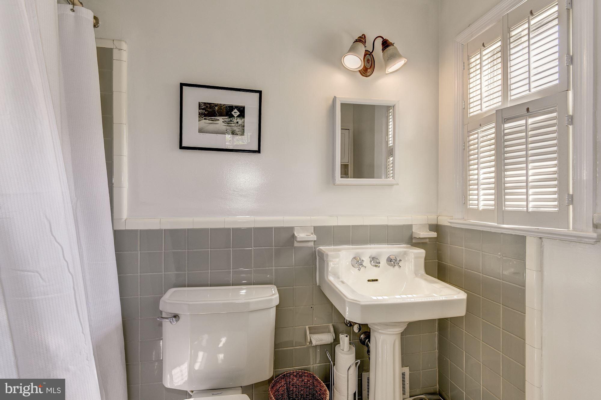 5704 Overlea Road Bethesda, MD 20816 - Photo 16 of 29 Classic Master Bath