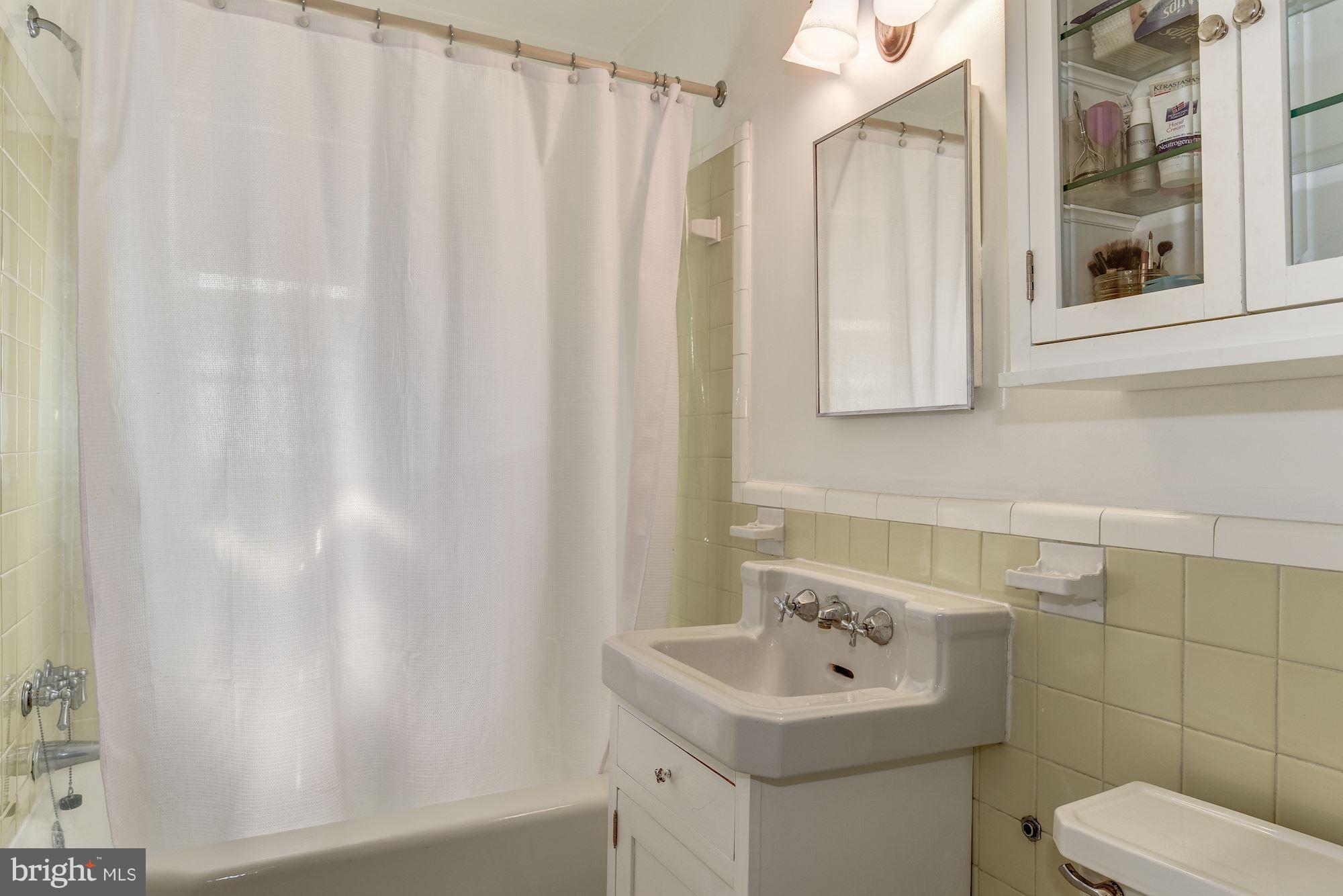 5704 Overlea Road Bethesda, MD 20816 - Photo 21 of 29 Hall Bath