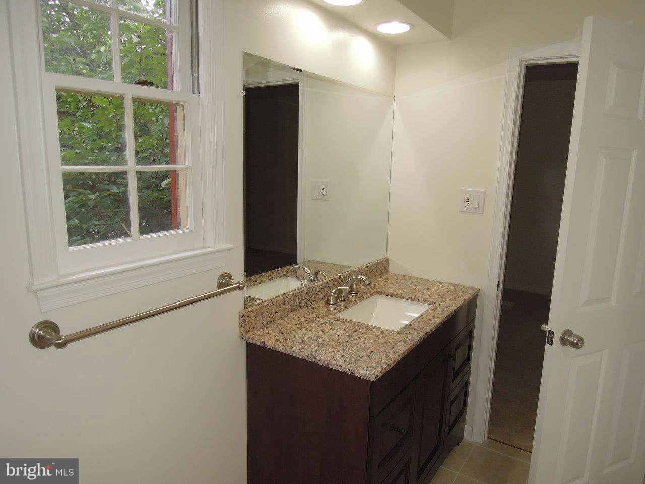 9730 Ranger Road Fairfax, VA 22030 - Photo 4 of 28 Bath