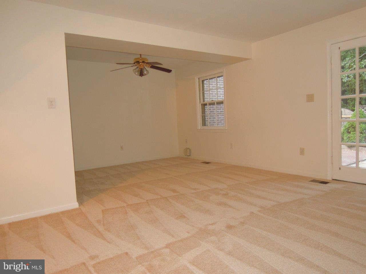 9730 Ranger Road Fairfax, VA 22030 - Photo 9 of 28 Living Room