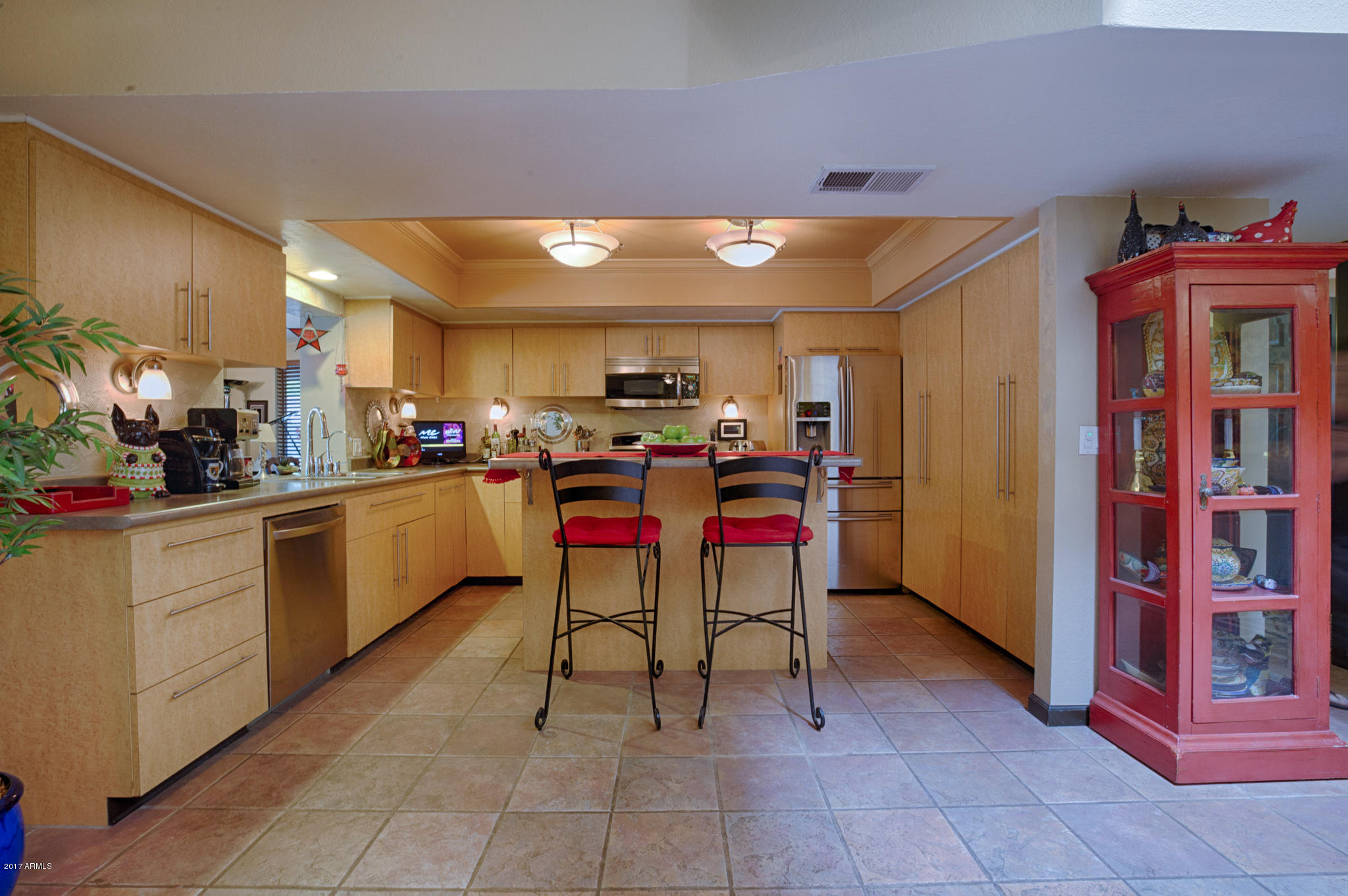 720 North Riata Street Gilbert, AZ 85234 - Photo 11 of 29 kitchen