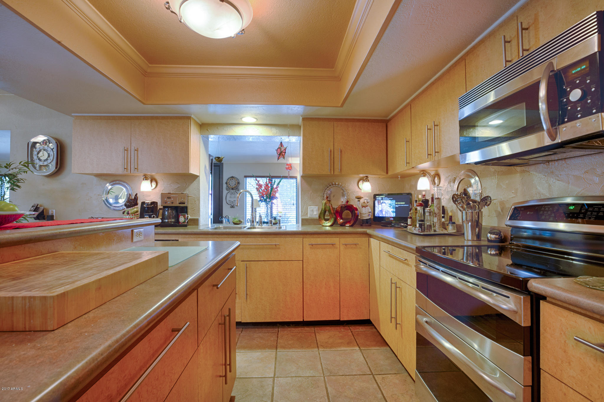 720 North Riata Street Gilbert, AZ 85234 - Photo 9 of 29 kitchen