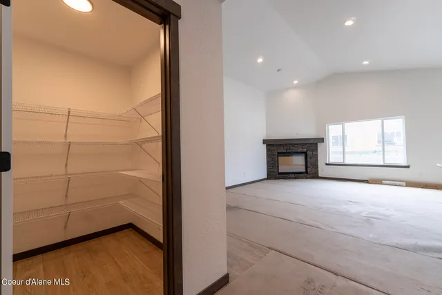 $484,900 | 2 East Valley Street, Oldtown, ID 83822