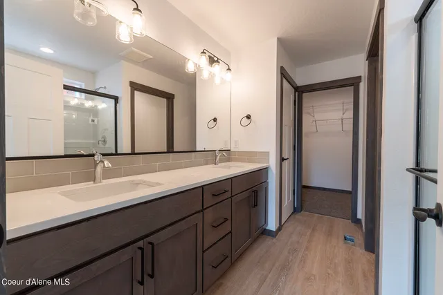 $484,900 | 2 East Valley Street, Oldtown, ID 83822