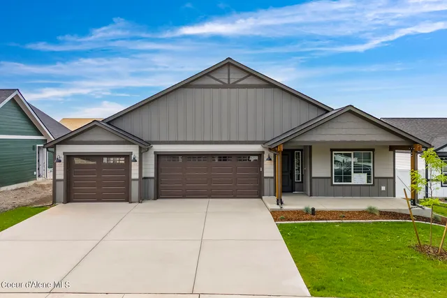 $484,900 | 2 East Valley Street, Oldtown, ID 83822