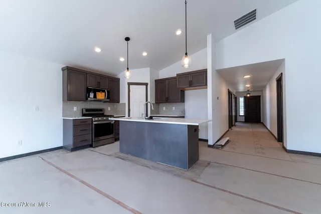 $484,900 | 2 East Valley Street, Oldtown, ID 83822