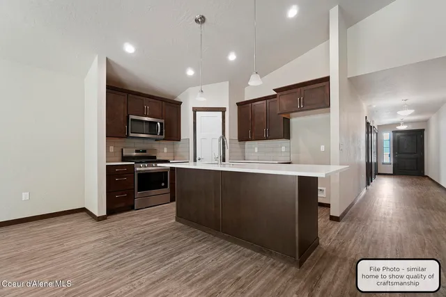 $484,900 | 2 East Valley Street, Oldtown, ID 83822