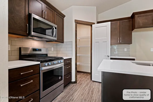 $484,900 | 2 East Valley Street, Oldtown, ID 83822