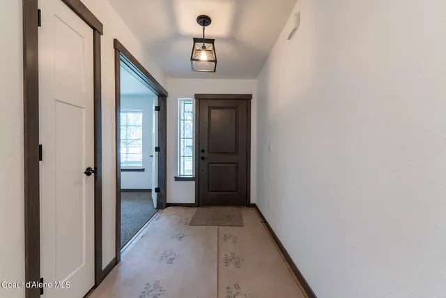 $484,900 | 2 East Valley Street, Oldtown, ID 83822