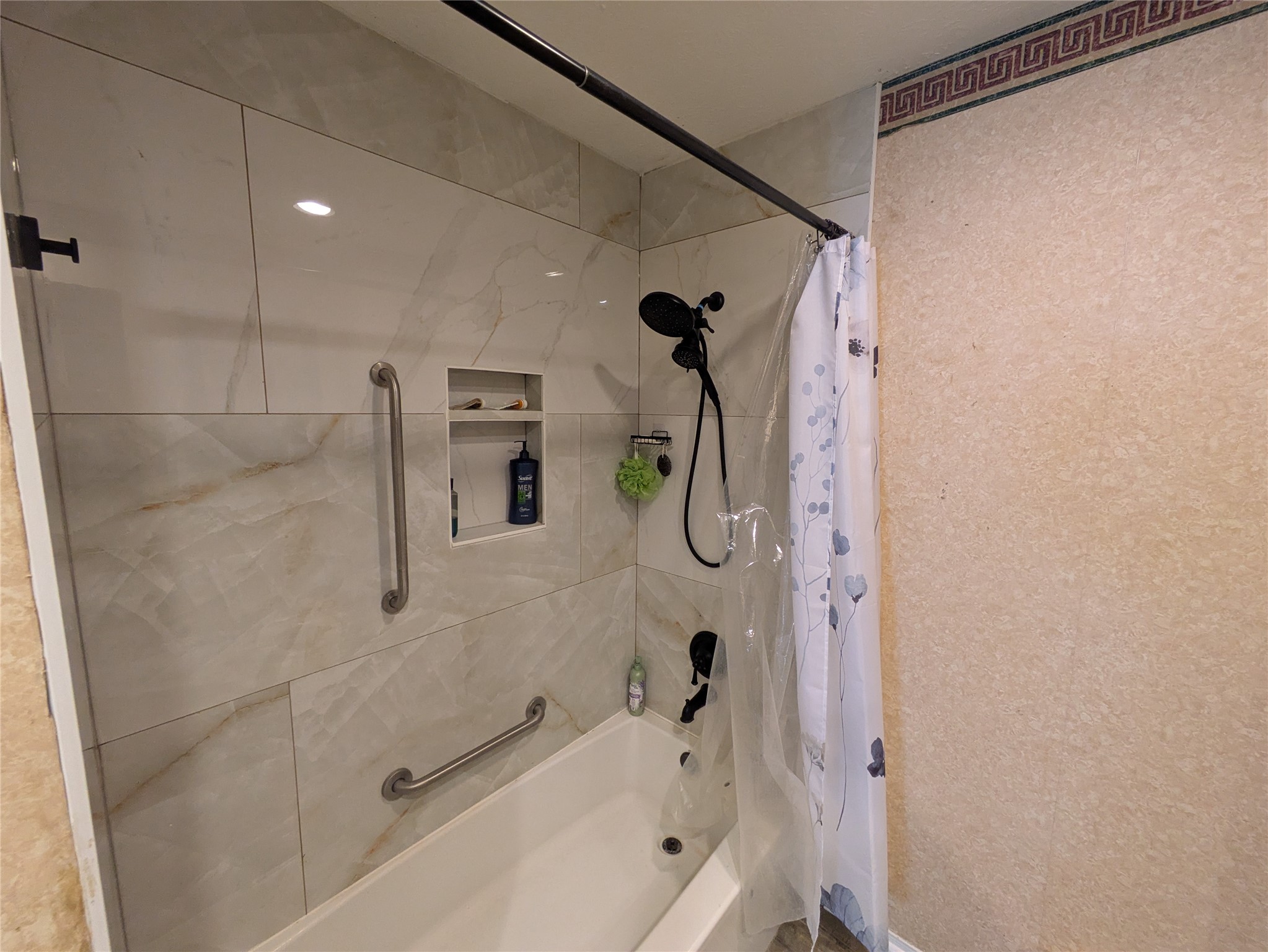 9222 Symphonic Lane Houston, TX 77040 - Photo 17 of 33 Recently Remodelled Guest Bath