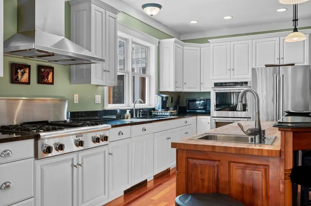 $950,000 | 975 Sanders Circle, East Montpelier, VT 05602