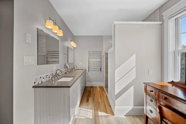 $950,000 | 975 Sanders Circle, East Montpelier, VT 05602