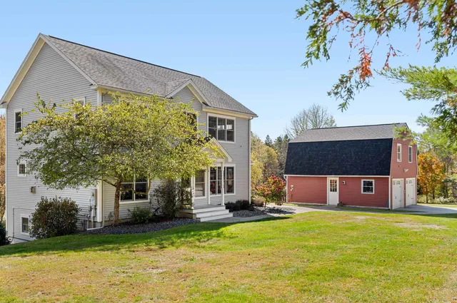 $950,000 | 975 Sanders Circle, East Montpelier, VT 05602