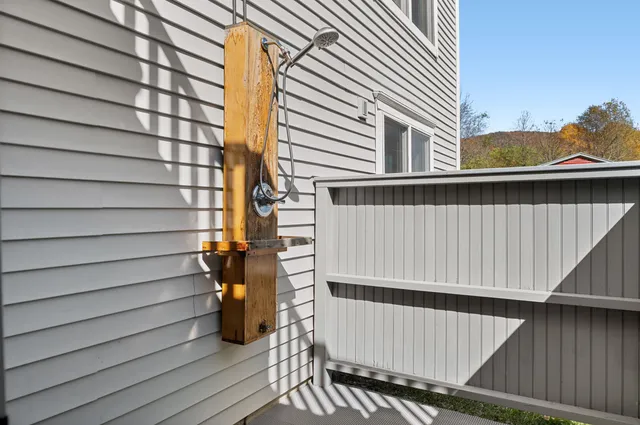 $950,000 | 975 Sanders Circle, East Montpelier, VT 05602