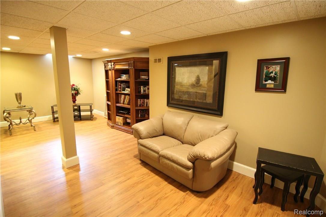 3178 Hedgewood Lane Rochester, MI 48309 - Photo 36 of 40 Hedgewood Ln Finished Basement 4.jpg