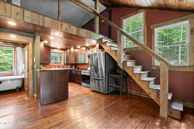 $639,900 | 184 Tecumseh Trail, Speedwell, TN 37870