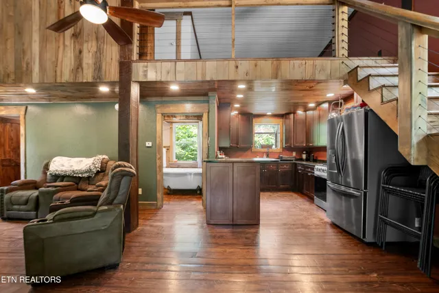 $639,900 | 184 Tecumseh Trail, Speedwell, TN 37870