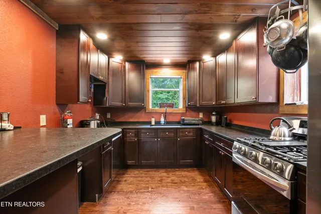 $639,900 | 184 Tecumseh Trail, Speedwell, TN 37870