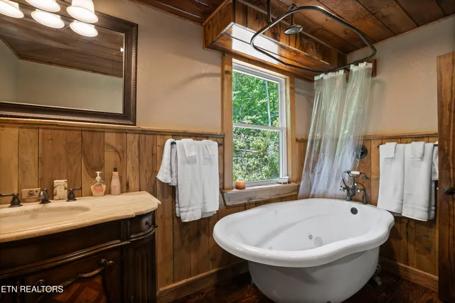 $639,900 | 184 Tecumseh Trail, Speedwell, TN 37870