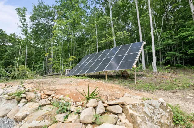 $639,900 | 184 Tecumseh Trail, Speedwell, TN 37870