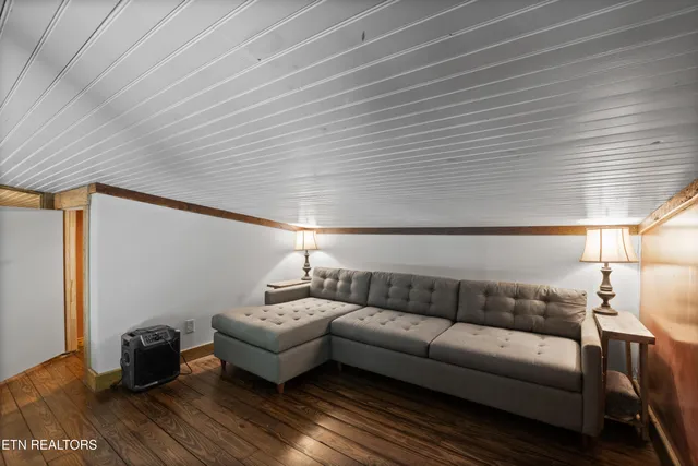 $639,900 | 184 Tecumseh Trail, Speedwell, TN 37870