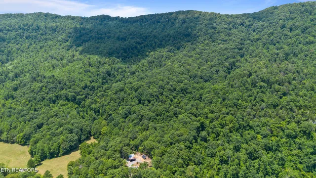 $639,900 | 184 Tecumseh Trail, Speedwell, TN 37870