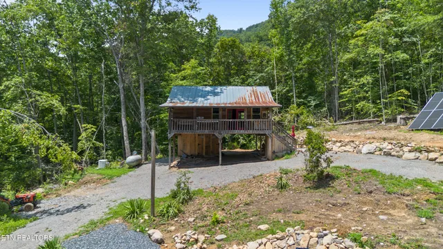 $639,900 | 184 Tecumseh Trail, Speedwell, TN 37870