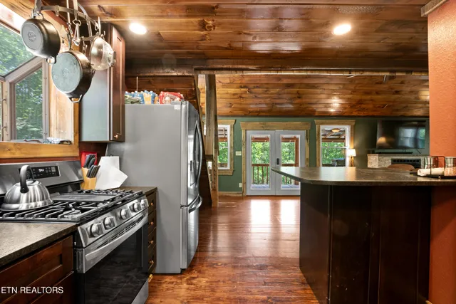 $639,900 | 184 Tecumseh Trail, Speedwell, TN 37870